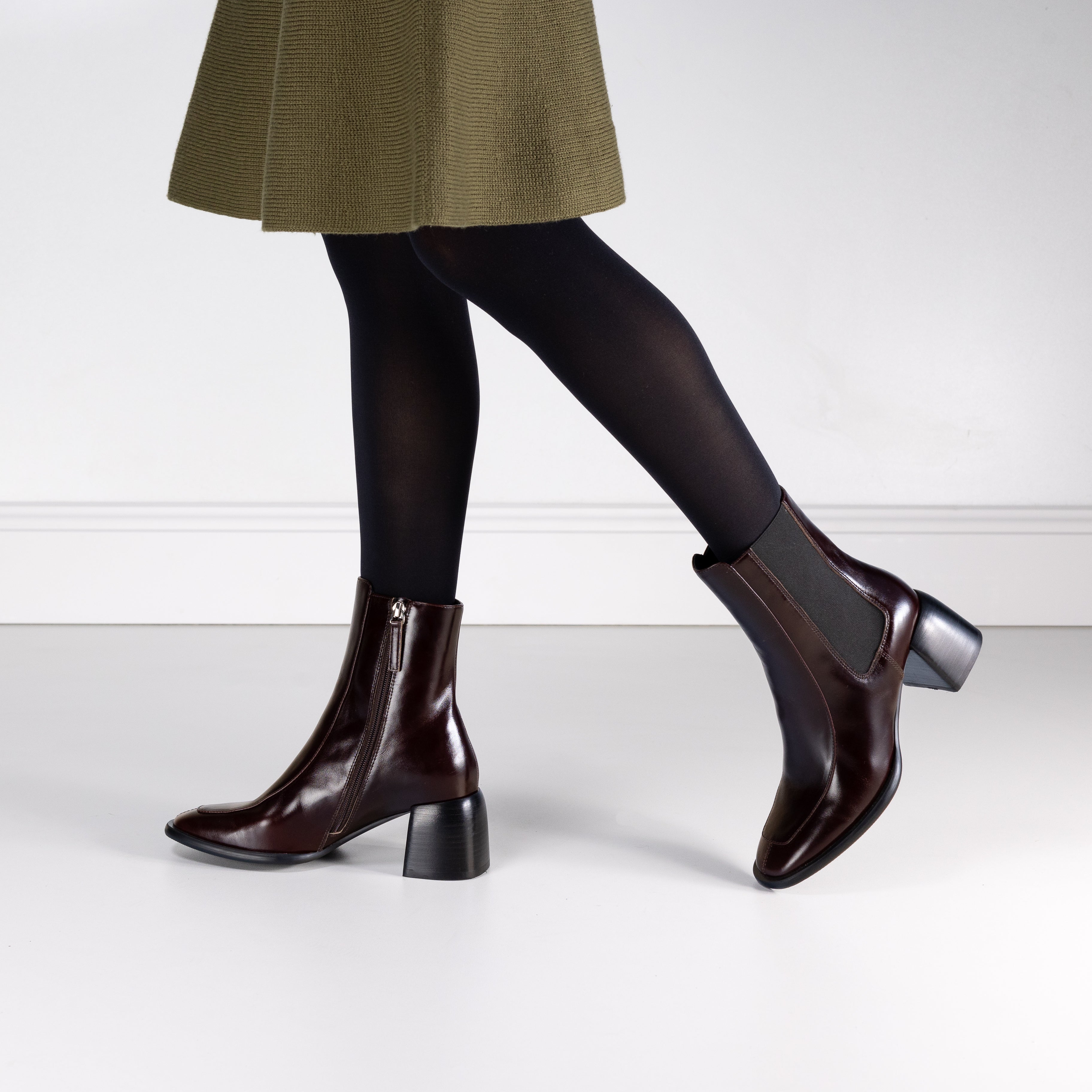 EOS Footwear - Charcoal
#color_chestnut