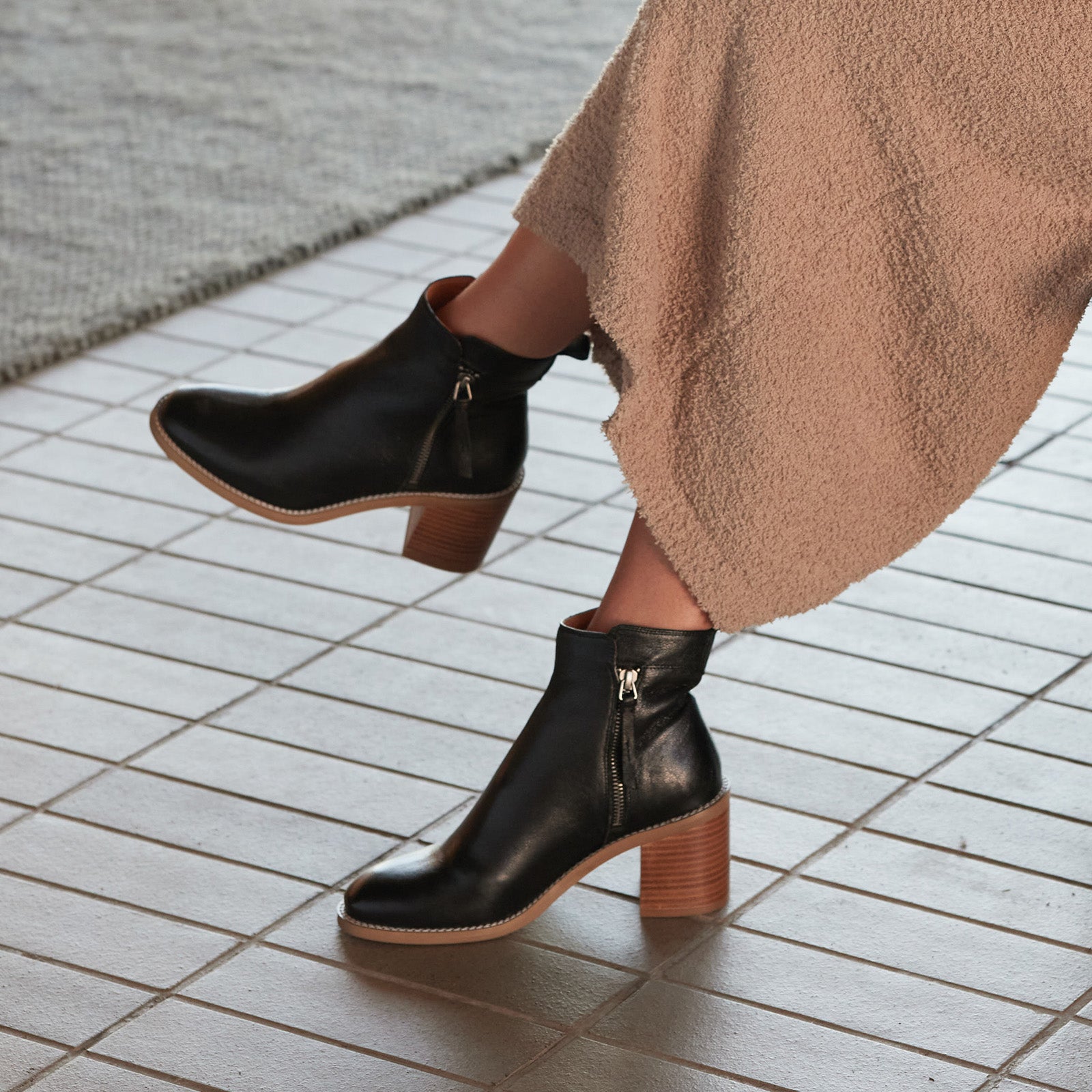 EOS Footwear - Charity
#color_nero