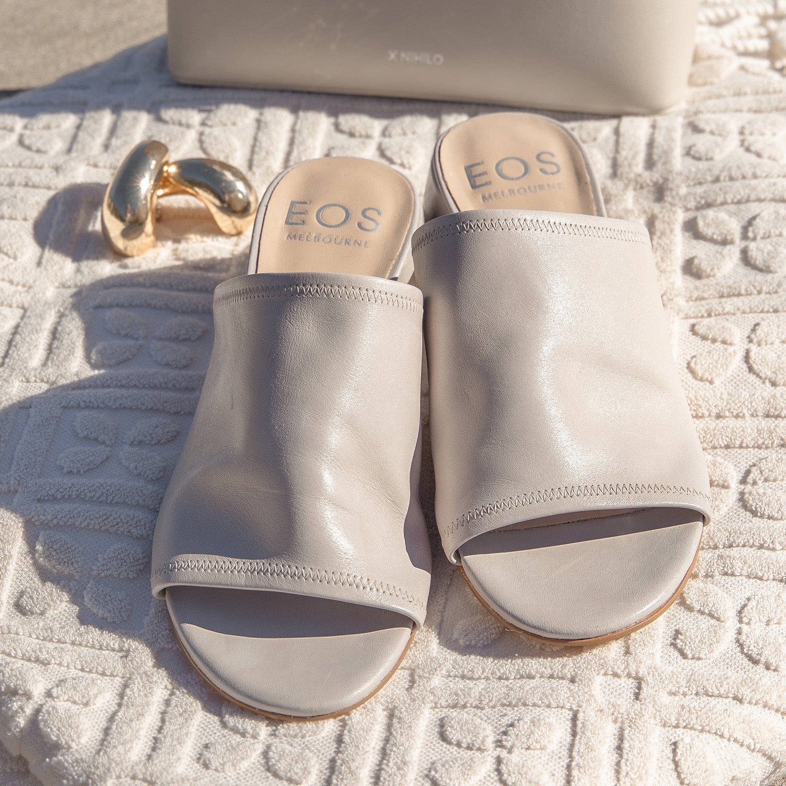 EOS Footwear - FIO #Color_Pebble
