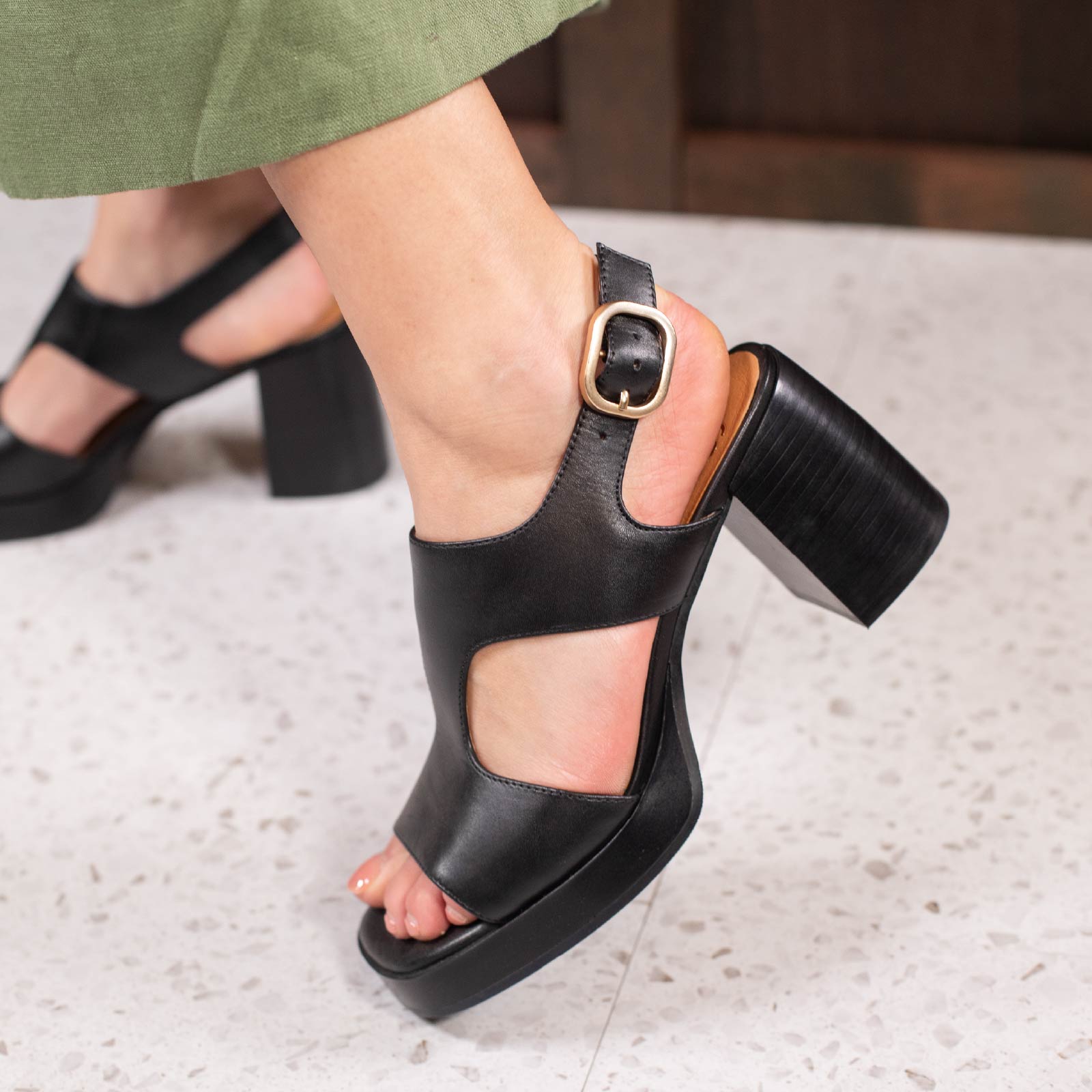 EOS Footwear - IRAIA
#color_black