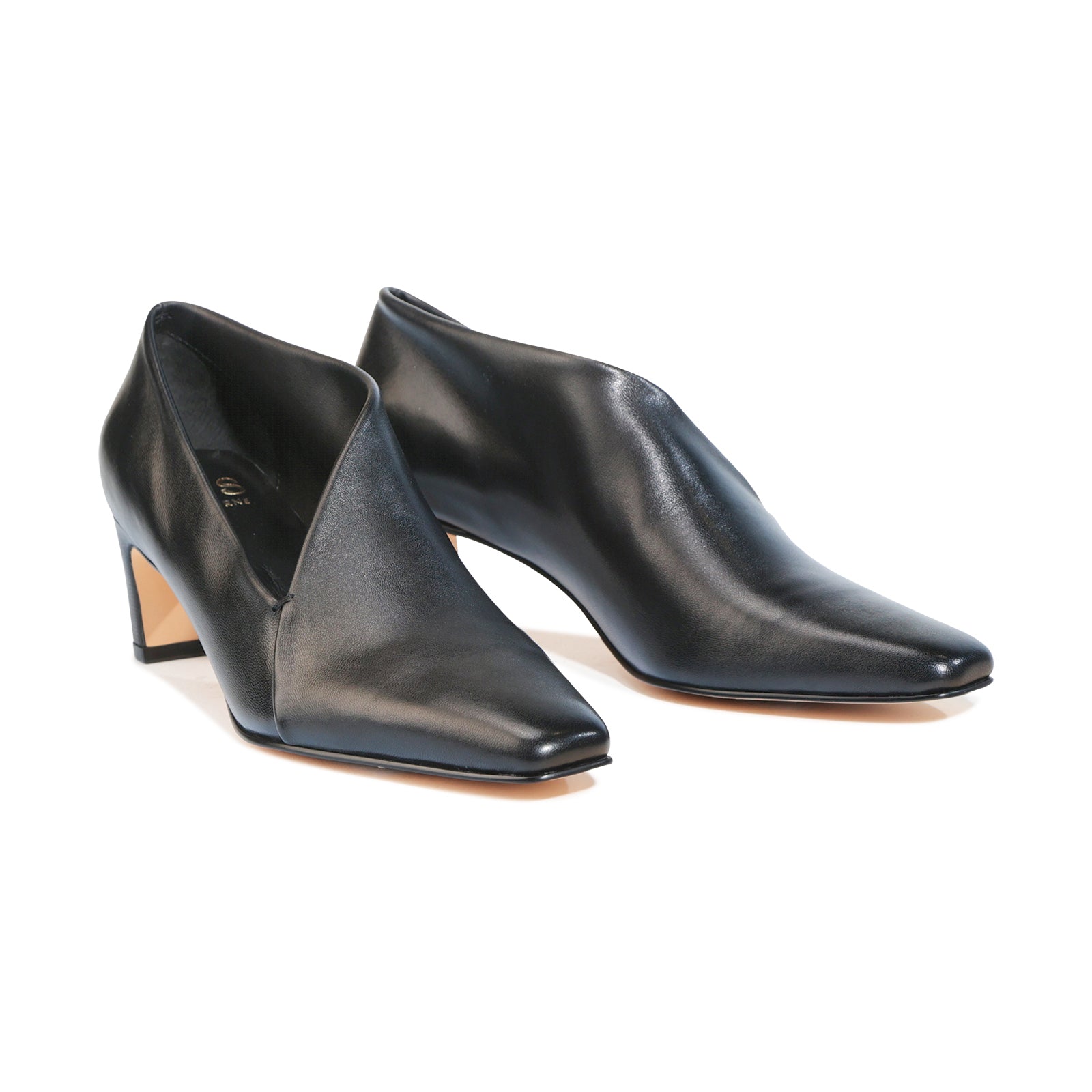 EOS Footwear - KIT
#color_black