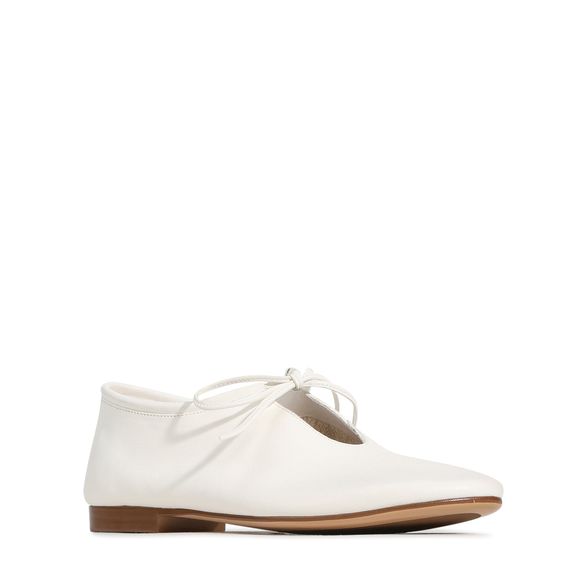 EOS Footwear Tenisha Leather Flat in off-white
#Color_off-white