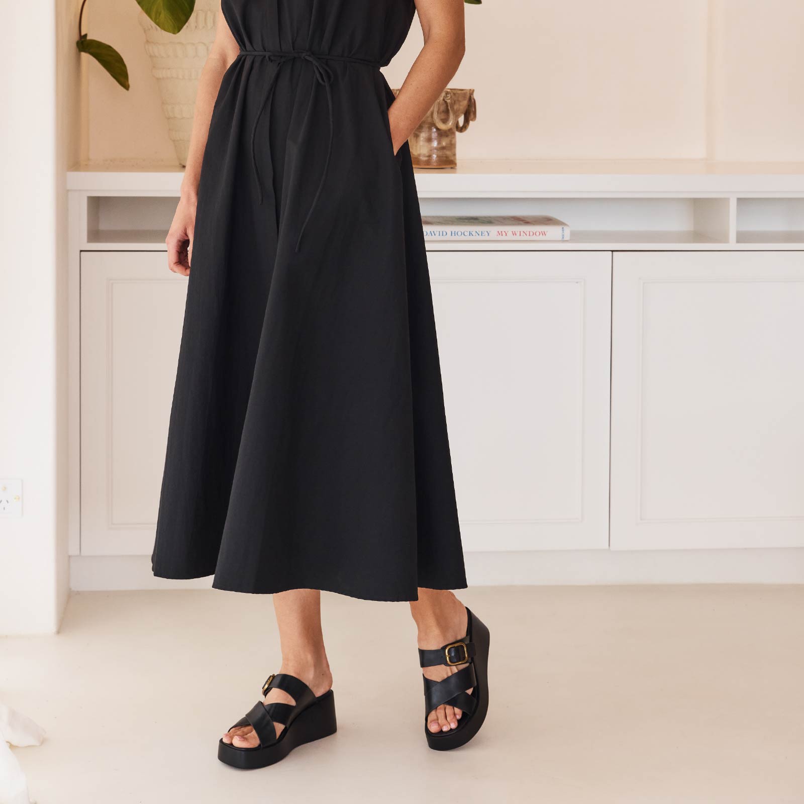 EOS Footwear - ARIS
#color_black