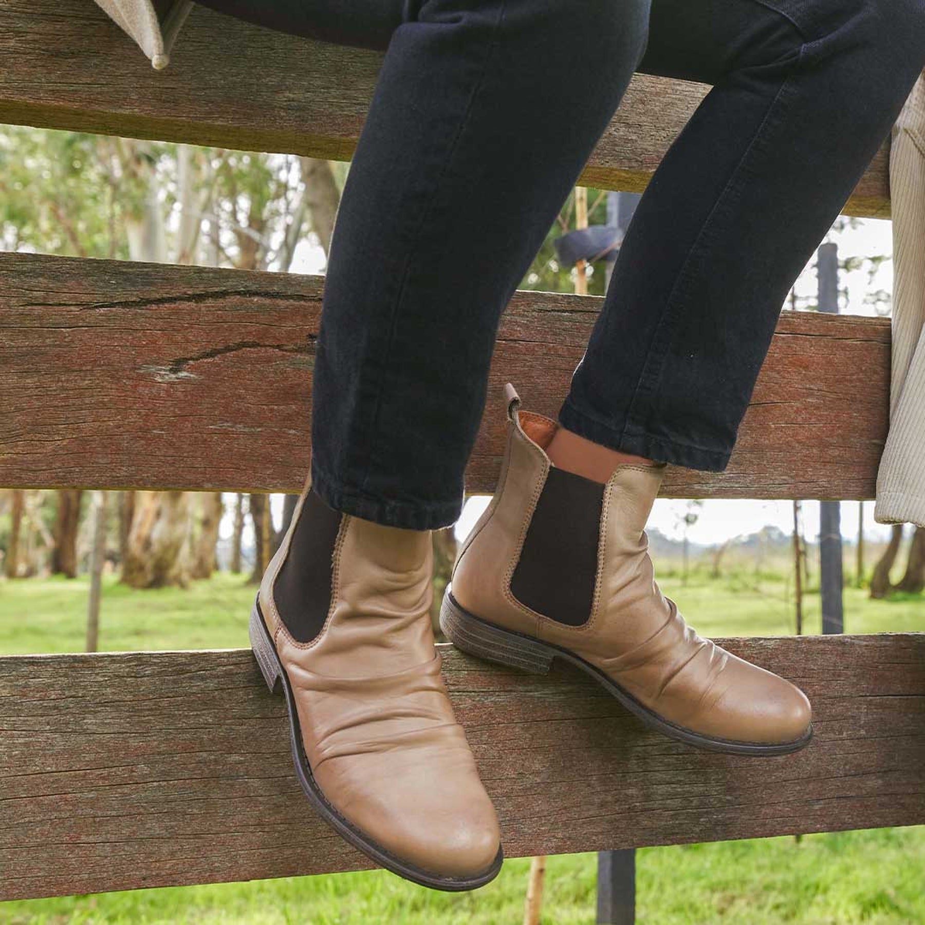 WILLO - EOS Footwear - Chelsea Boots #color_taupe