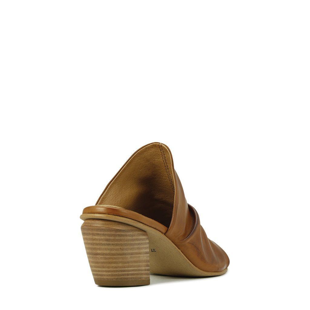 FALLON - EOS Footwear - Slides #color_Brandy