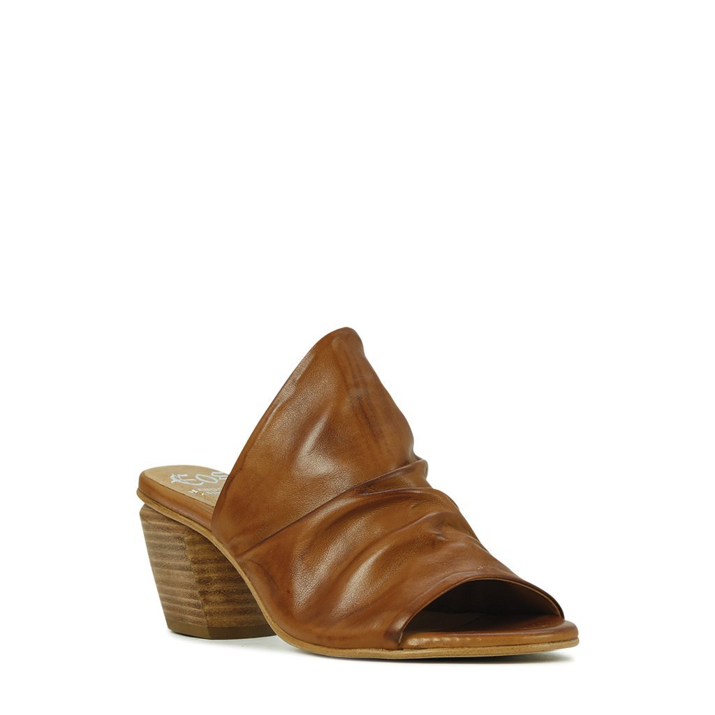 FALLON - EOS Footwear - Slides #color_Brandy