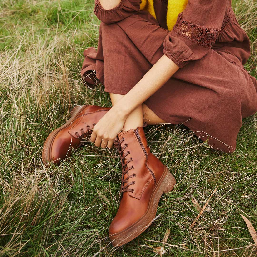 FRIDAY - EOS Footwear - #color_brandy