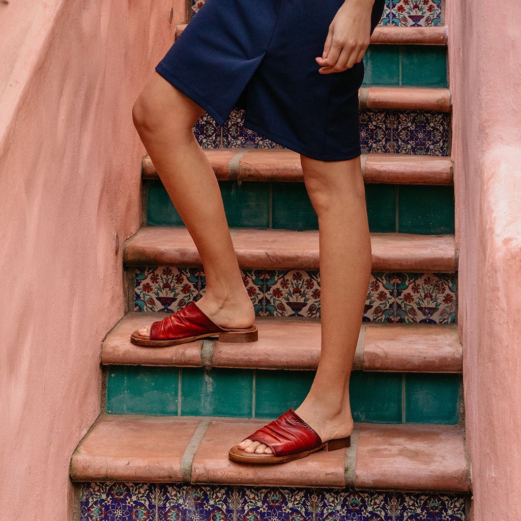 LION - EOS Footwear - Slides