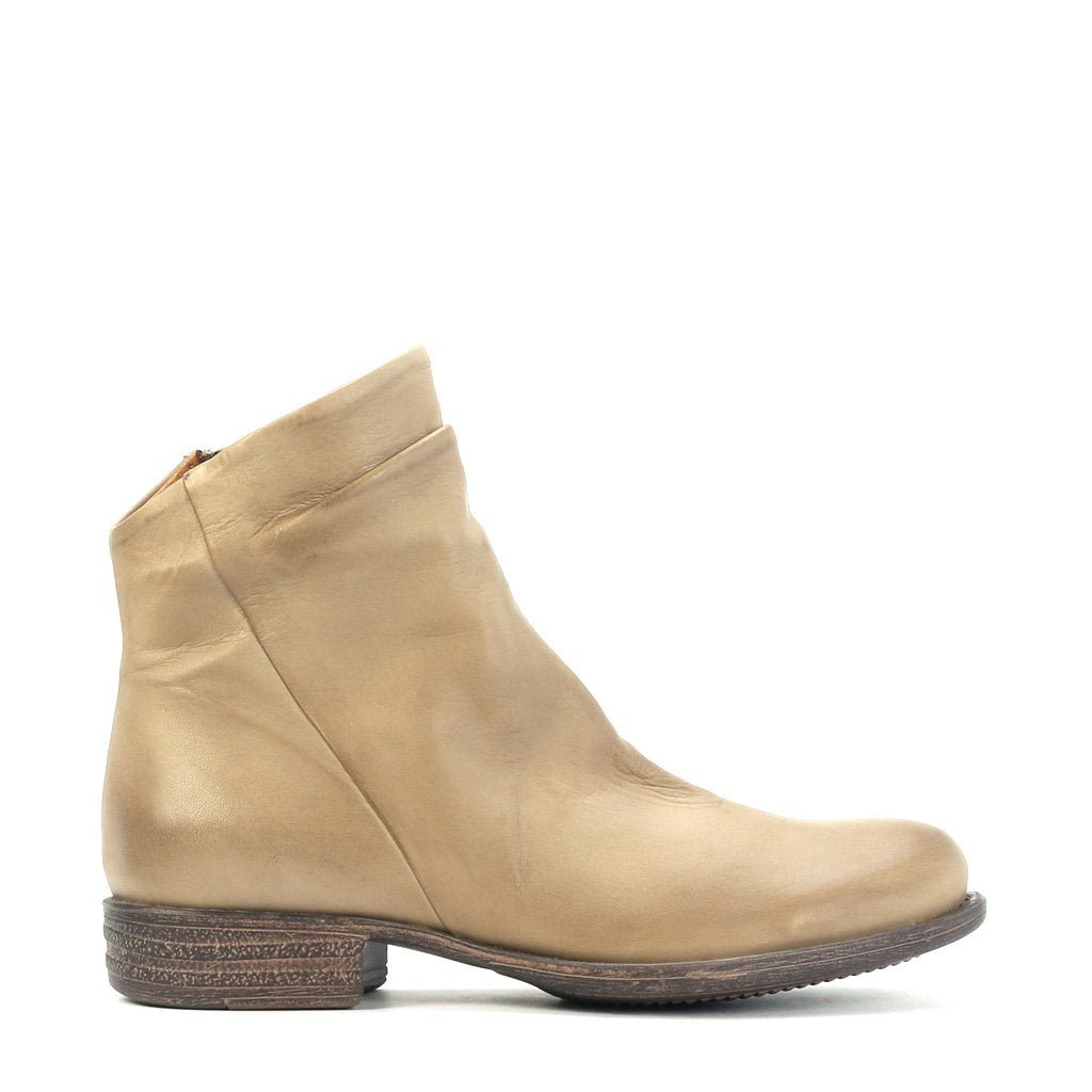 WILDER - EOS Footwear - Ankle Boots #color_Brandy