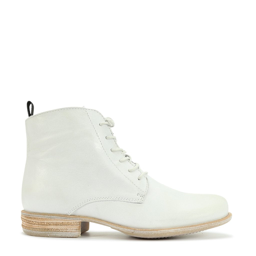 WINTER - EOS Footwear - Ankle Boots #color_Black