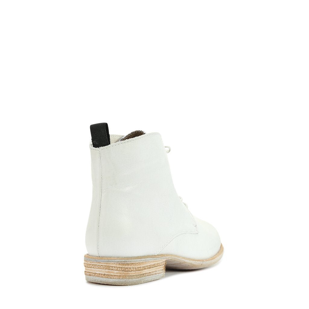 WINTER - EOS Footwear - Ankle Boots #color_Black