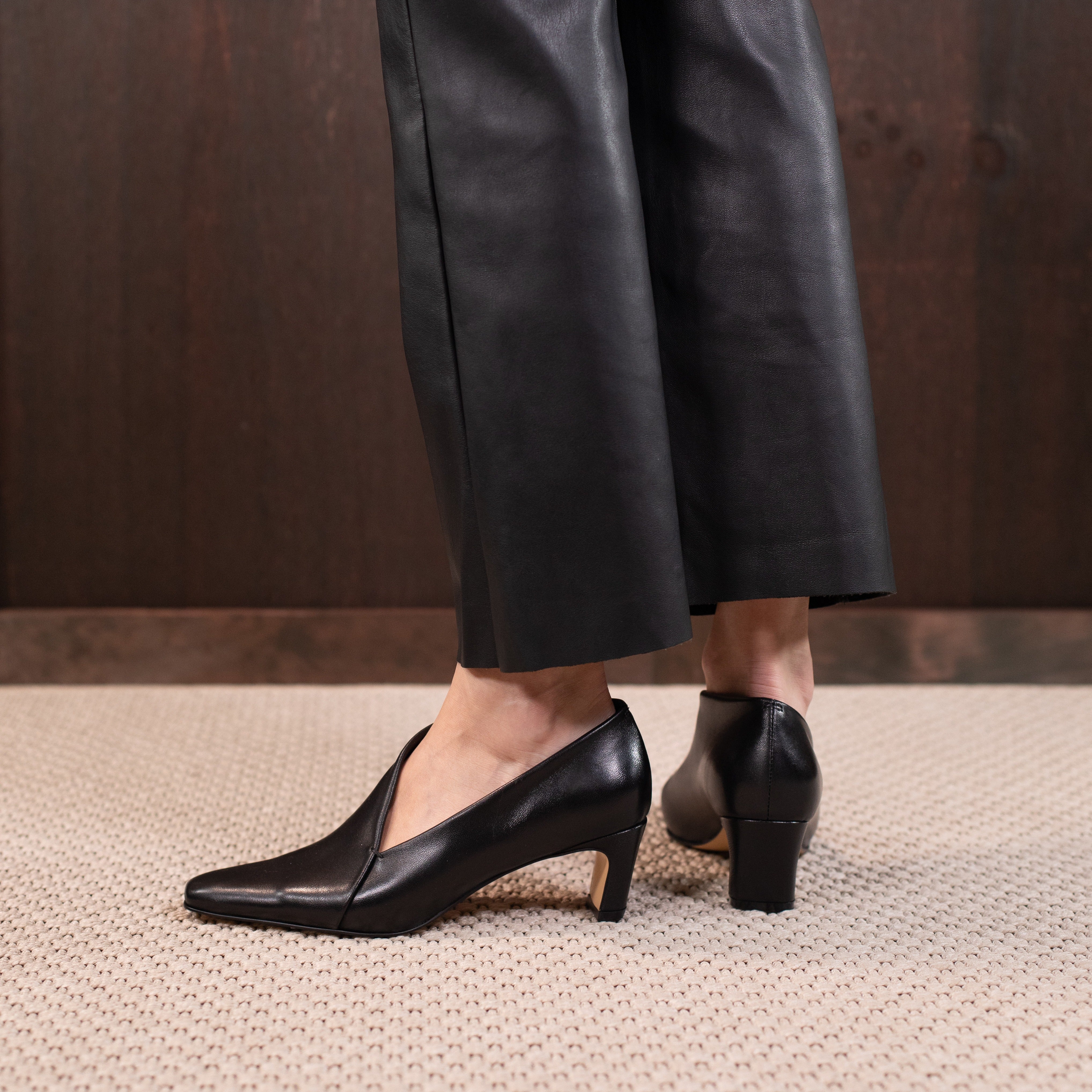 EOS Footwear - KIT 
#color_black