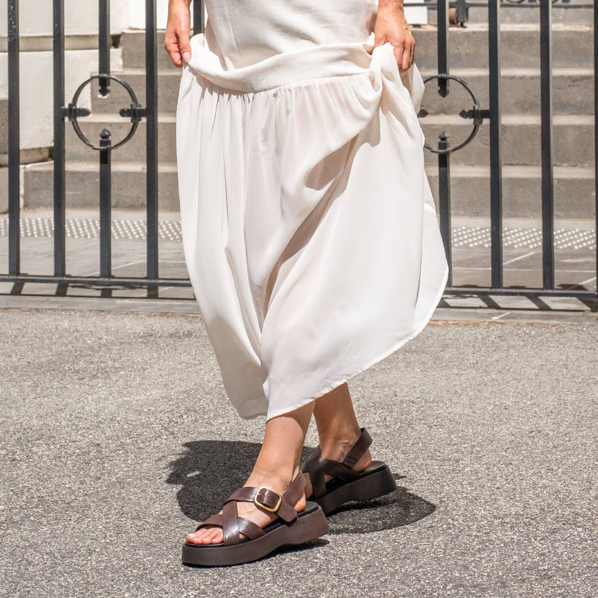 EOS Footwear Barista Leather Sandal in Chestnut
#Color_chestnut