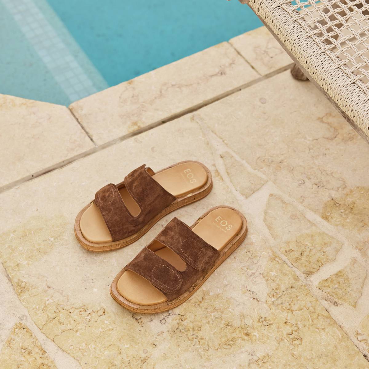 EOS Footwear Cera Leather Slide in Pecan-suede
#Color_Pecan-suede