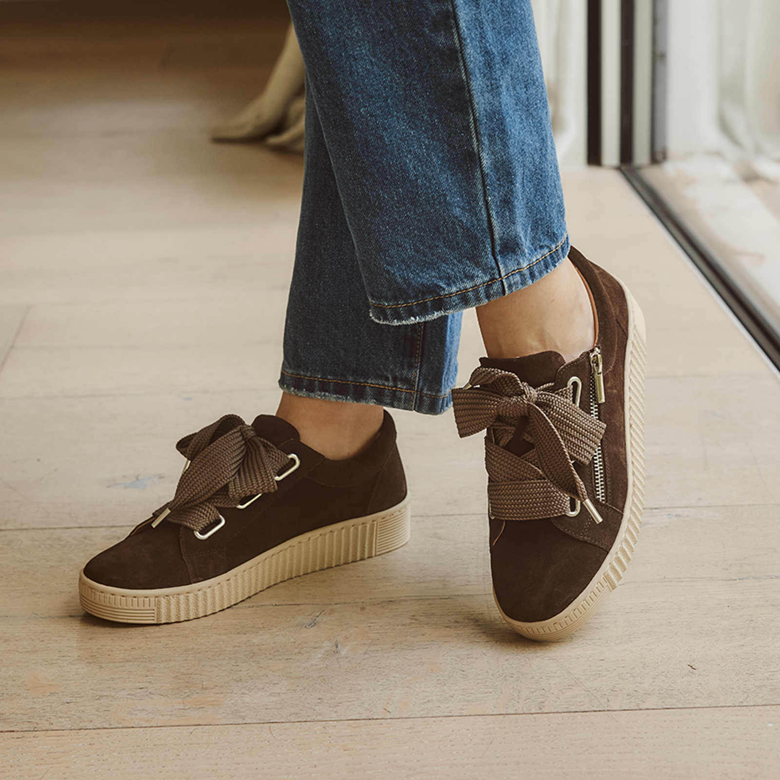 JOVI Classic - EOS Footwear - Sneakers #color_chestnut-suede