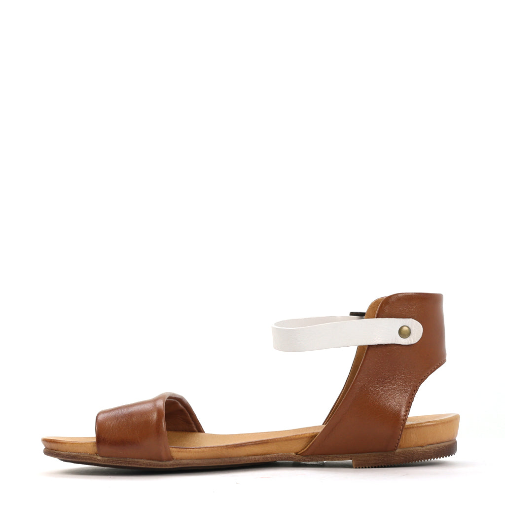 EOS Footwear - LARNA 
#color_brandywhite