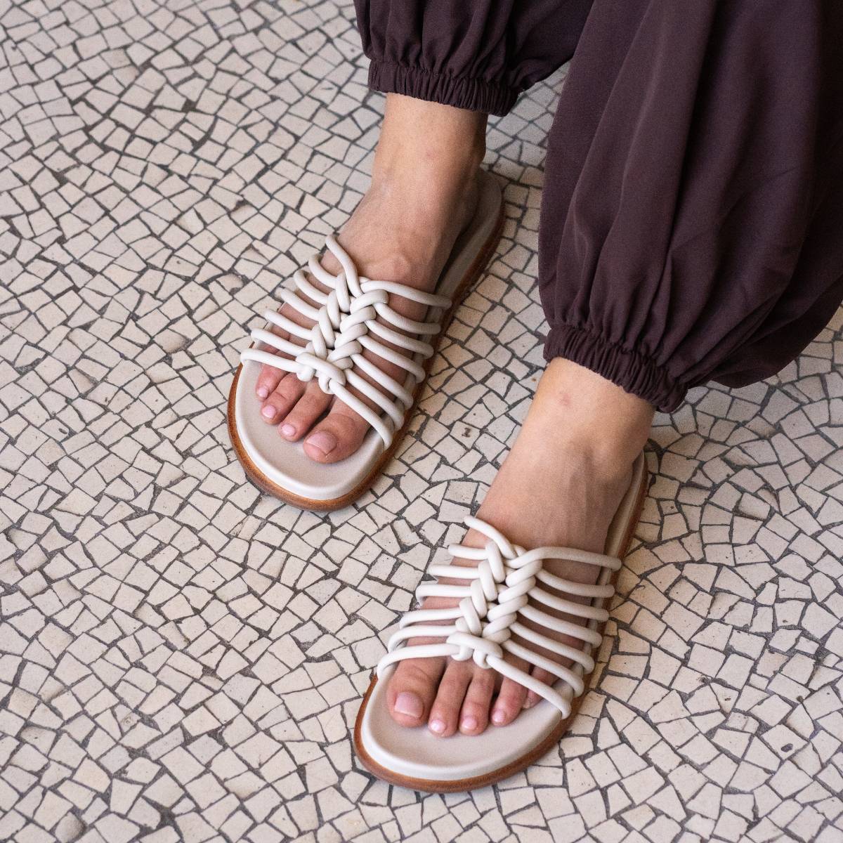 EOS Footwear Nalani Contoured Footbed Slide in off-white
#Color_off-white