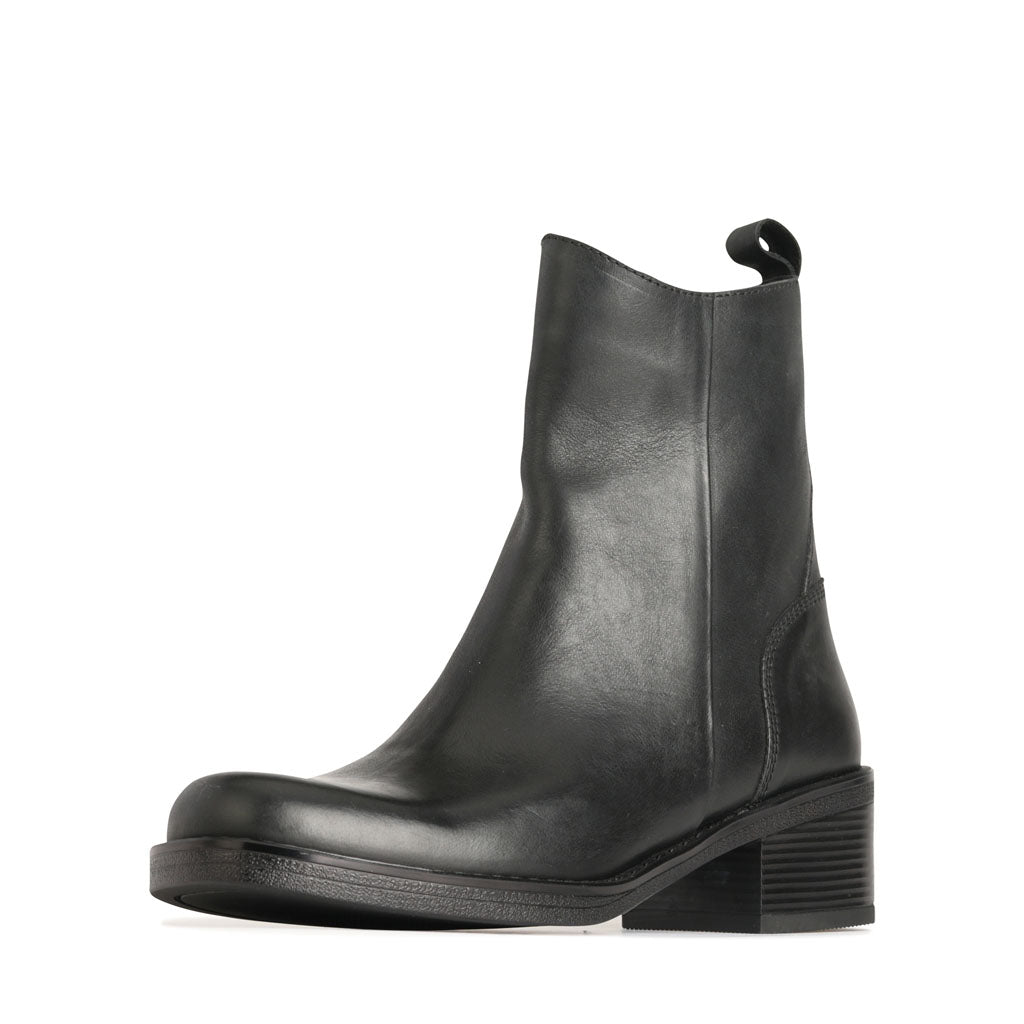 PAMPAS LEATHER ANKLE BOOOTS