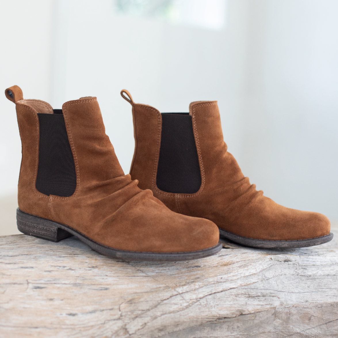EOS Footwear - Willo 
#color_Tabacchi-suede