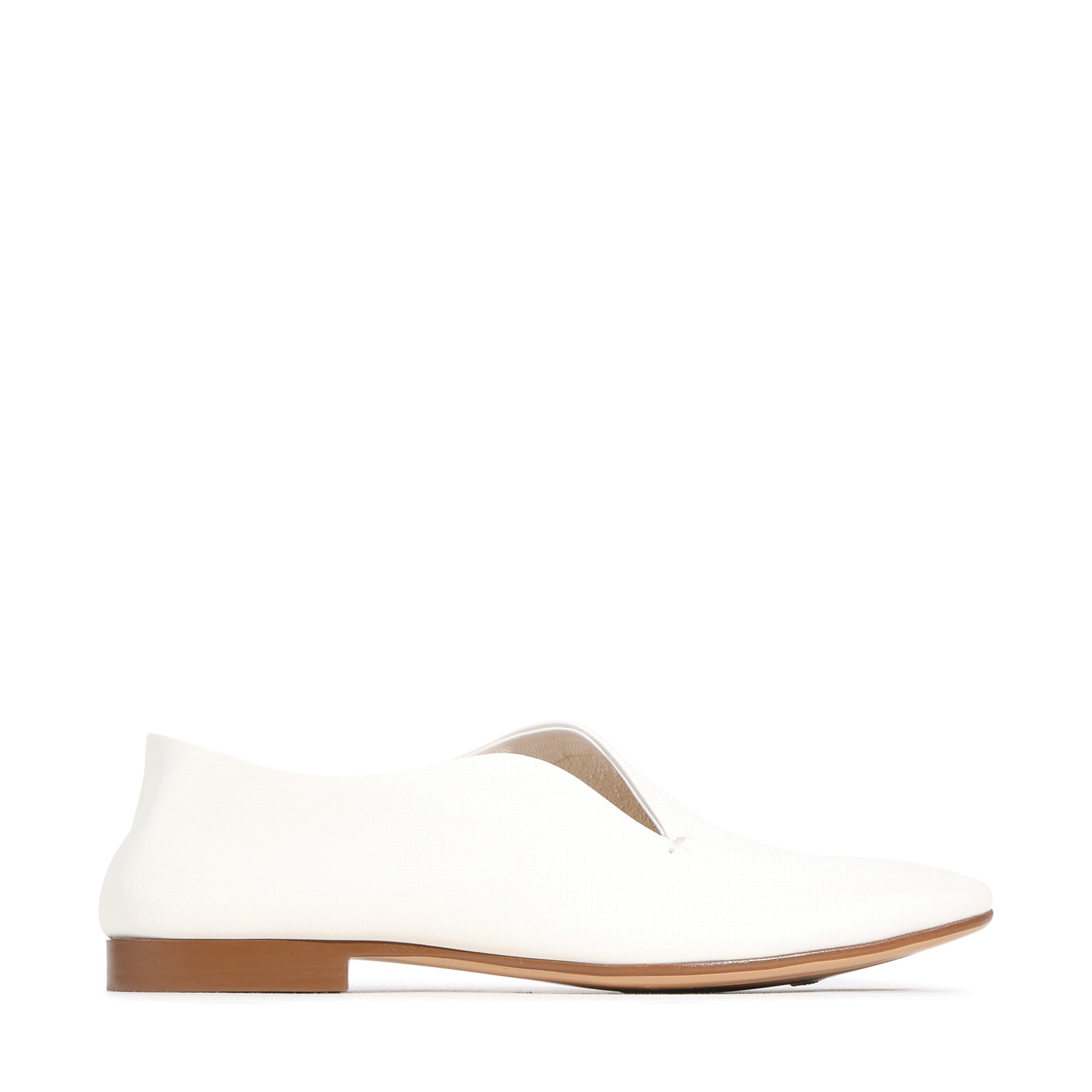 EOS Footwear Tenara Leather Flat in Off-white
#Color_off-white