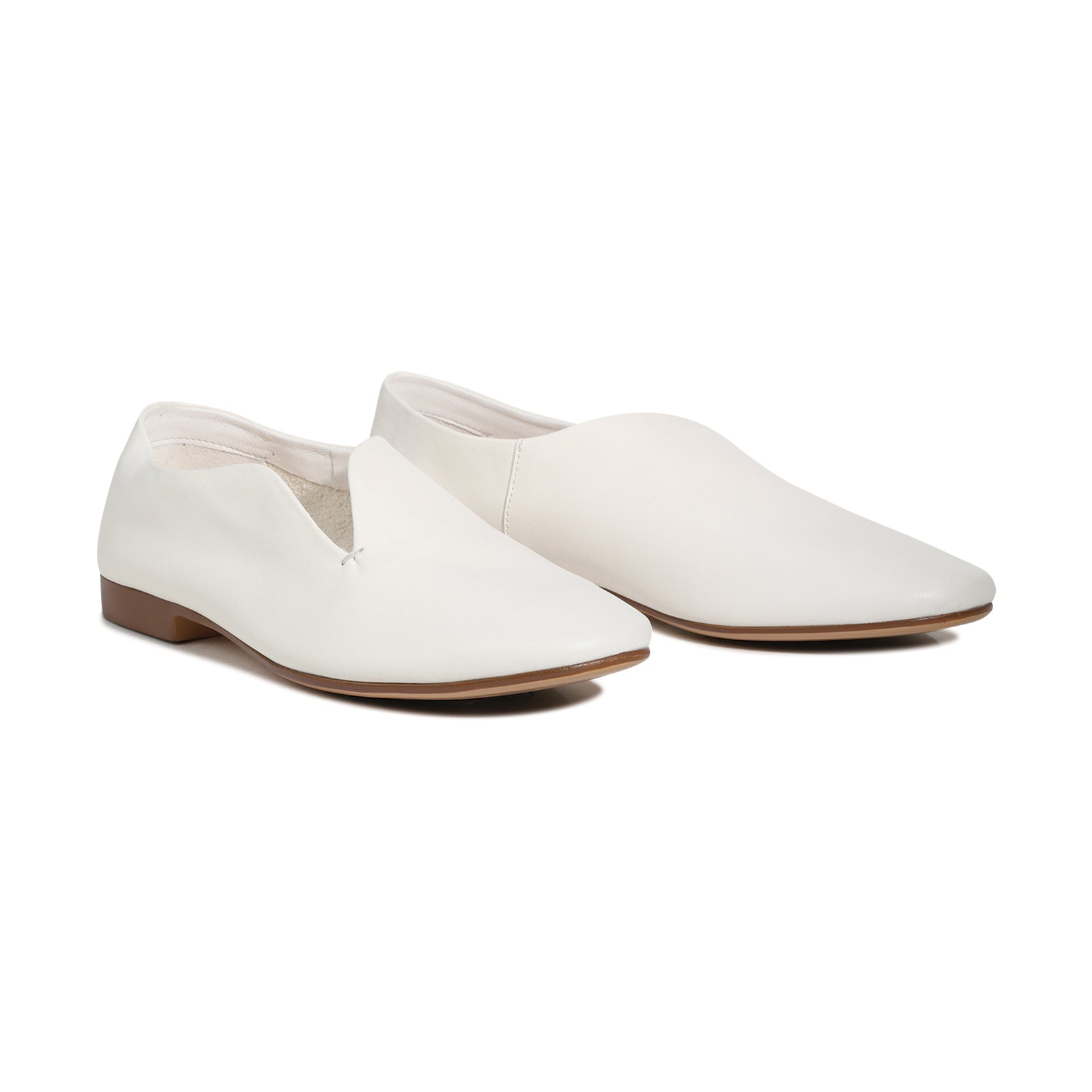 EOS Footwear Tenara Leather Flat in Off-white
#Color_off-white