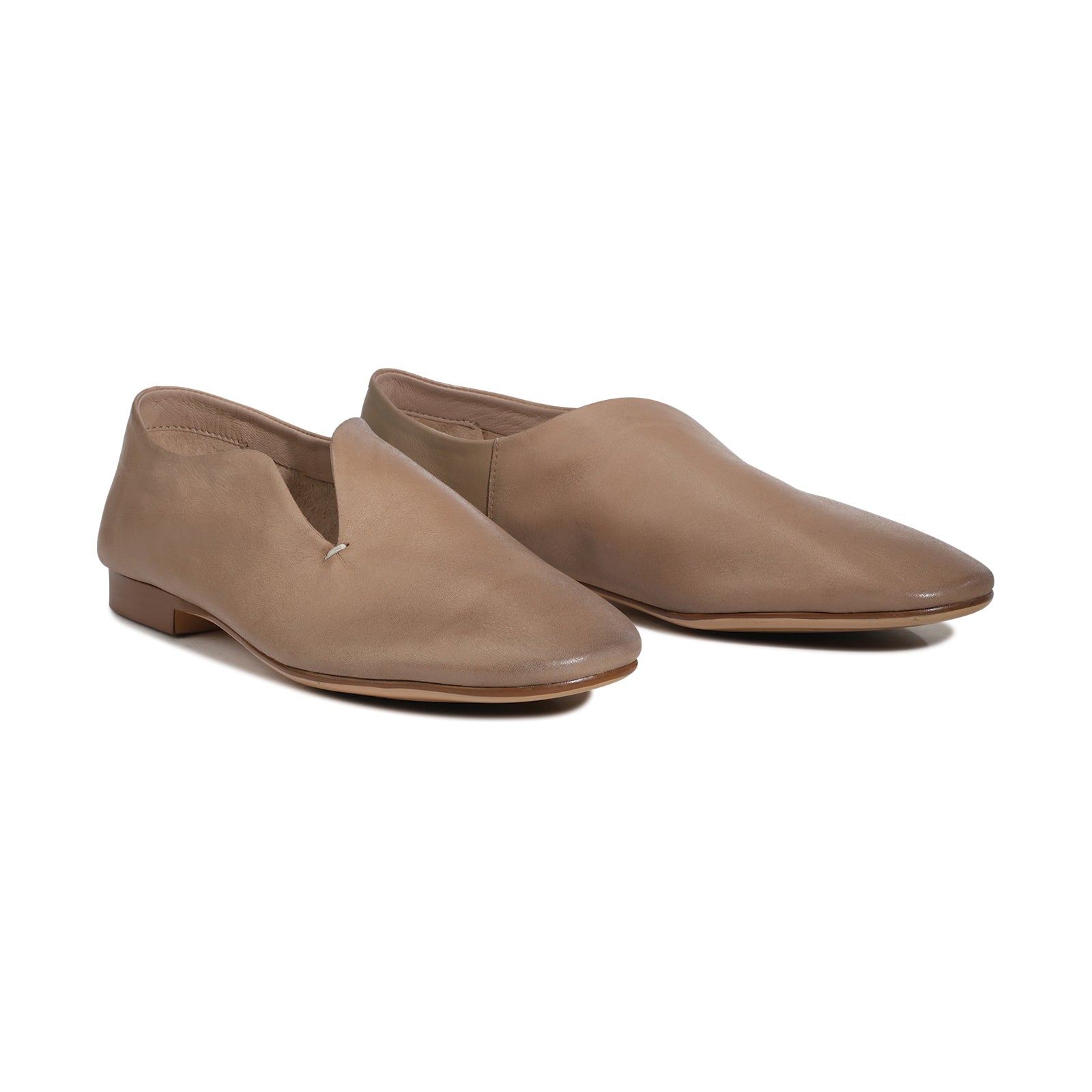 EOS Footwear Tenara Leather Flat in taupe
#Color_taupe