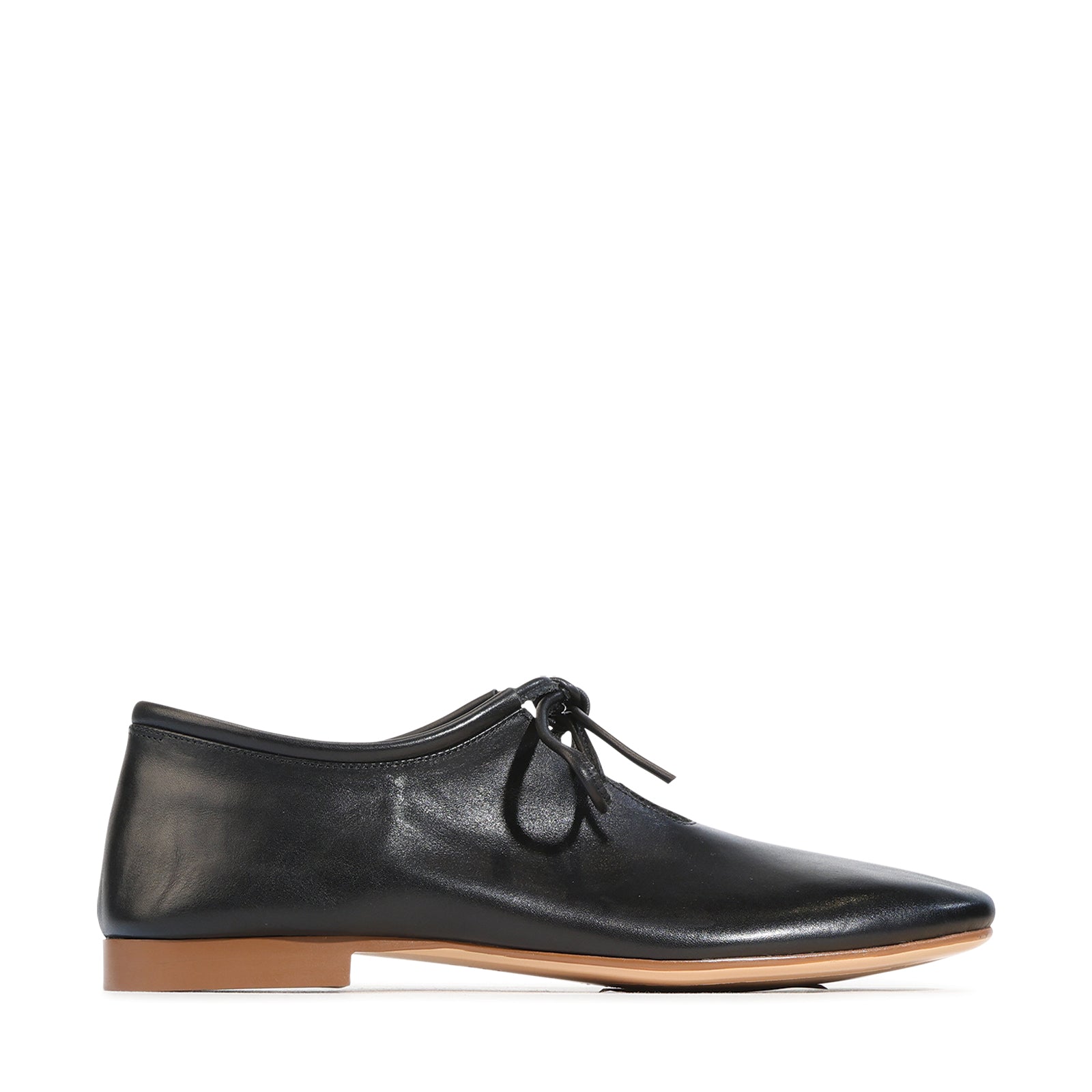 EOS Footwear Tenisha Leather Flat in black
#Color_black