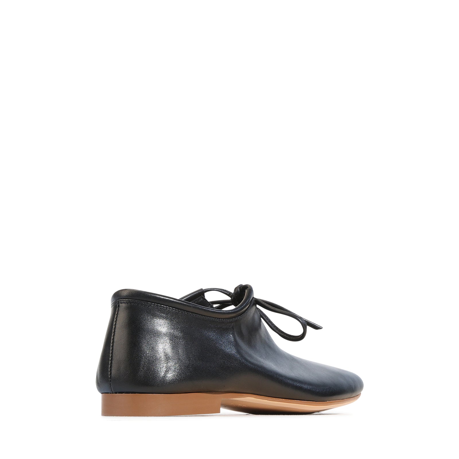 EOS Footwear Tenisha Leather Flat in black
#Color_black