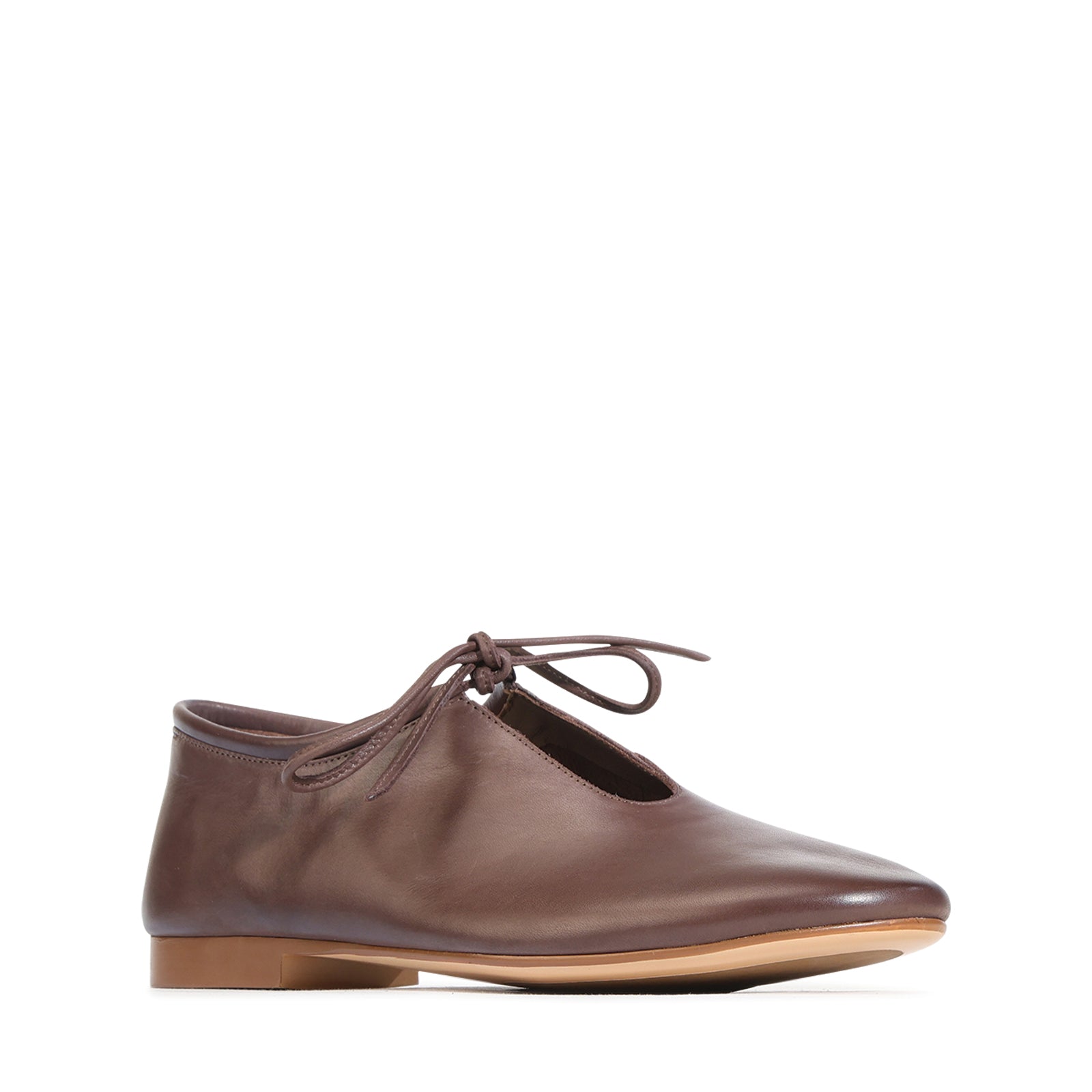 EOS Footwear Tenisha Leather Flat in chestnut
#Color_chestnut