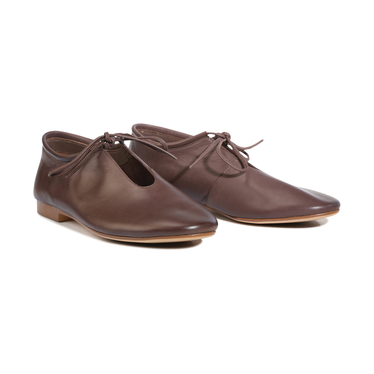 EOS Footwear Tenisha Leather Flat in chestnut
#Color_chestnut