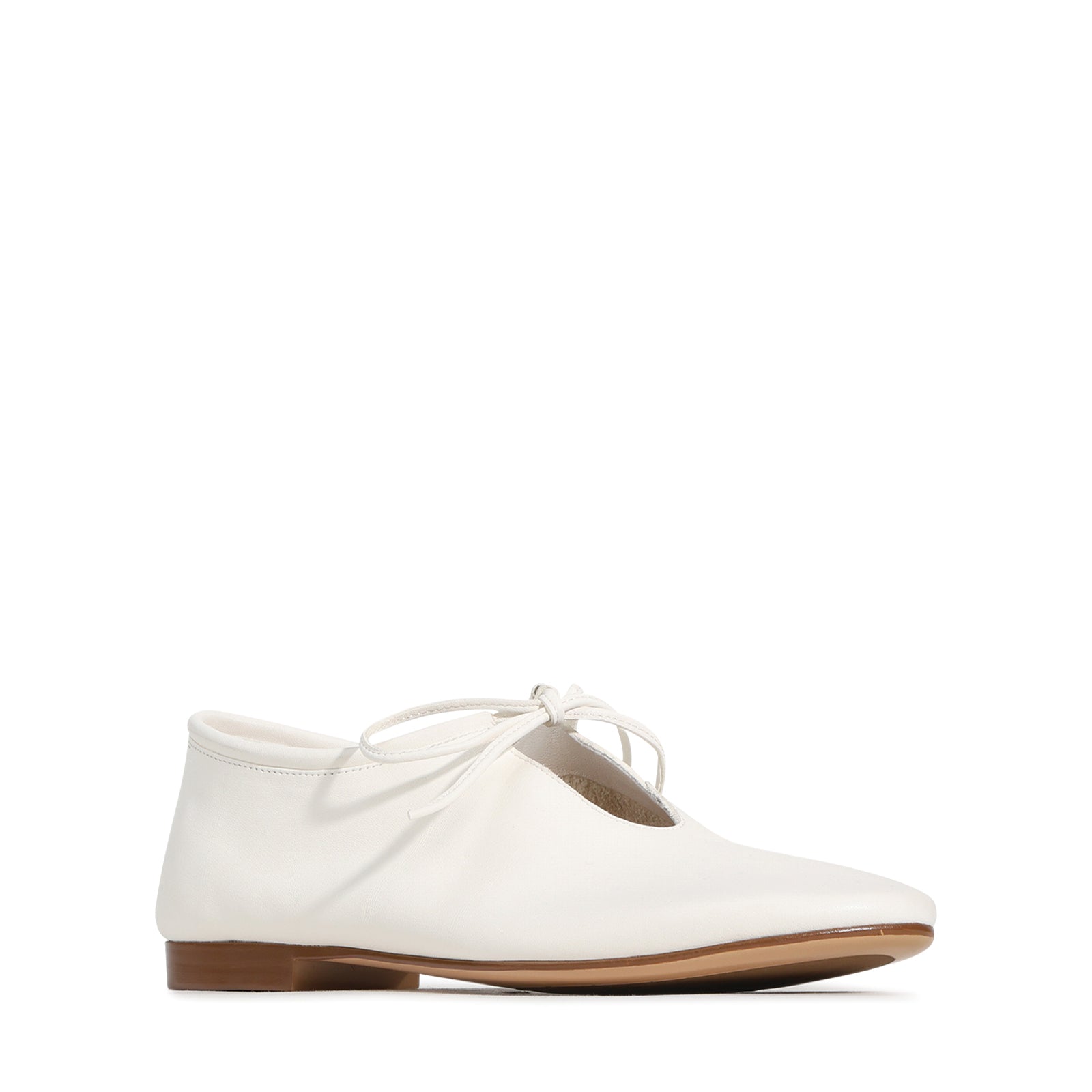 EOS Footwear Tenisha Leather Flat in off-white
#Color_off-white