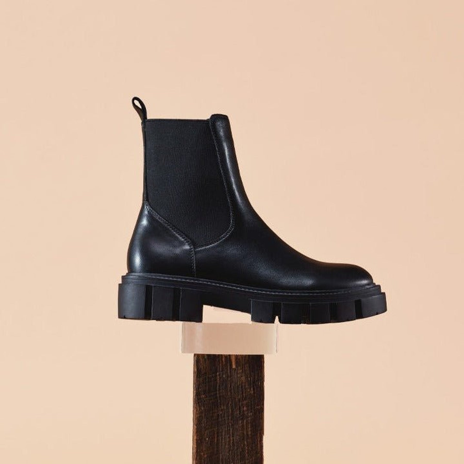 EOS Feat Women Chelsea Boots Tonal Combat Boot