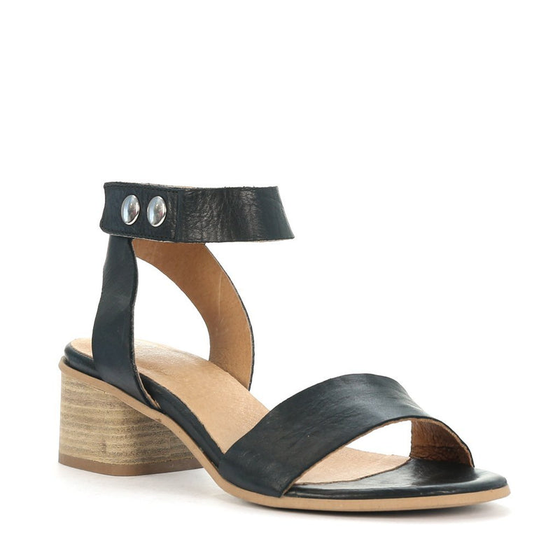 EOS Port | Women Sandals | Velcro metal studs