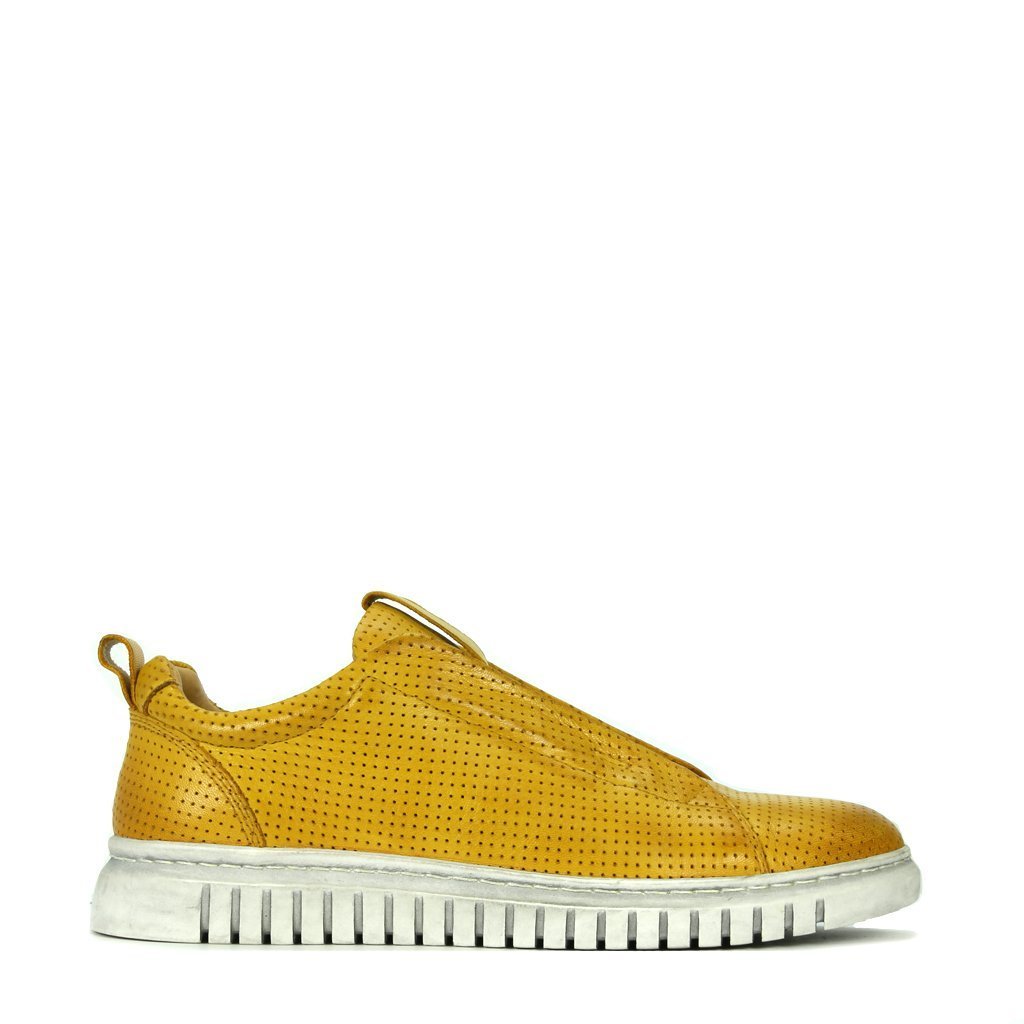 CLAIRIE - EOS Footwear - Sneakers #color_mustard