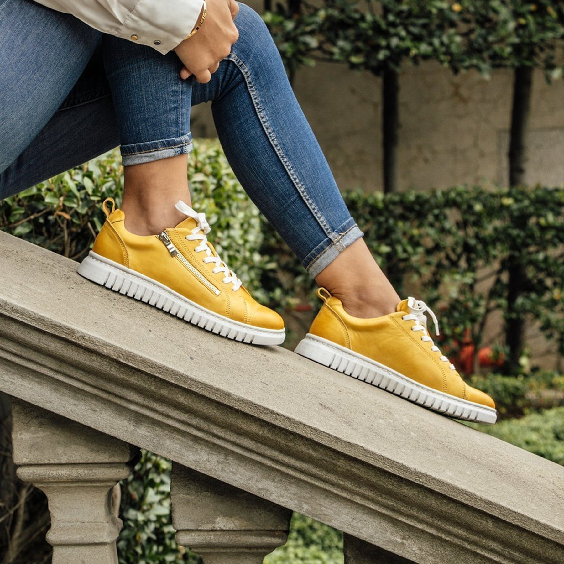 CLARENCE - EOS Footwear - Sneakers #color_mustard