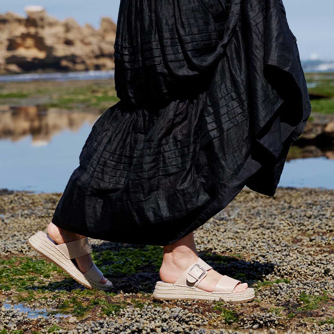 LARION - EOS Footwear - Slides #color_ecru