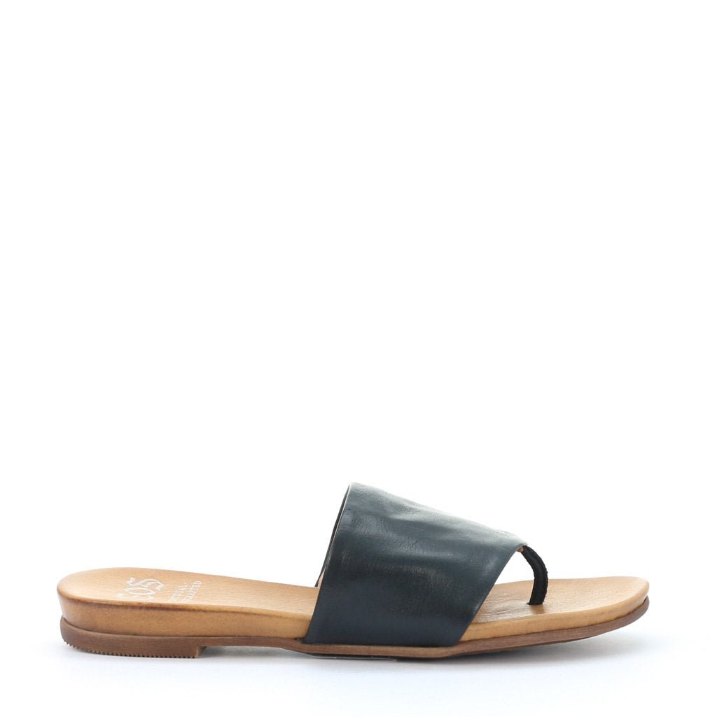 LAST - EOS Footwear - Slides #color_Black